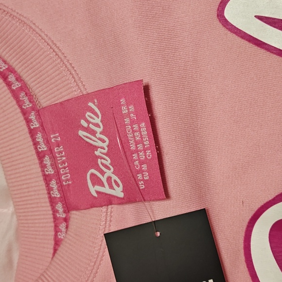 BNWT Women's Cropped Barbie x Forever 21 Sweater - Picture 4 of 6